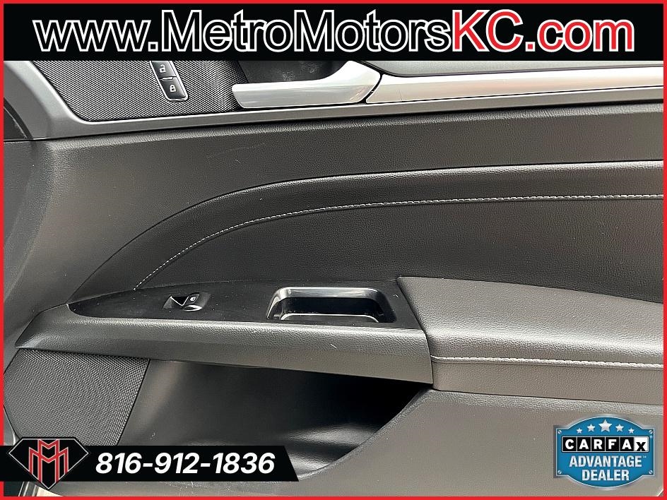 2016 Ford Fusion Titanium photo 24