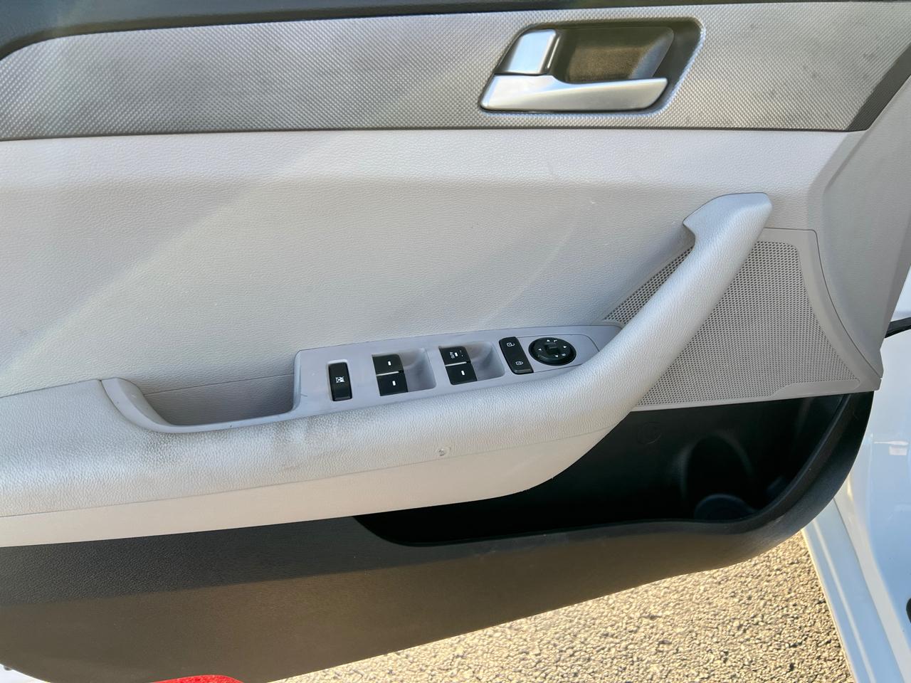 Hyundai Sonata 4dr Sdn 2.4L SE PZEV 2015