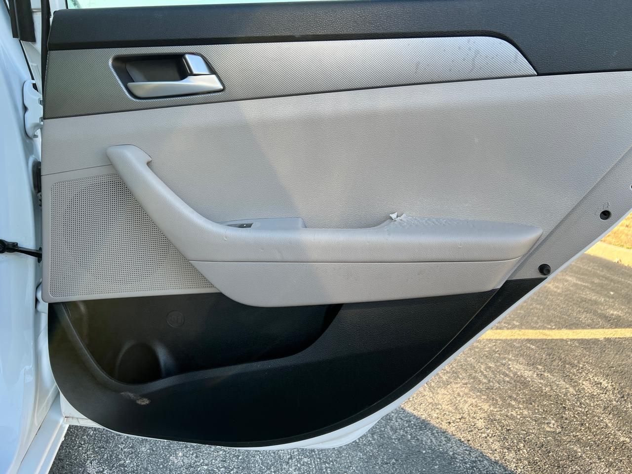 Hyundai Sonata 4dr Sdn 2.4L SE PZEV 2015