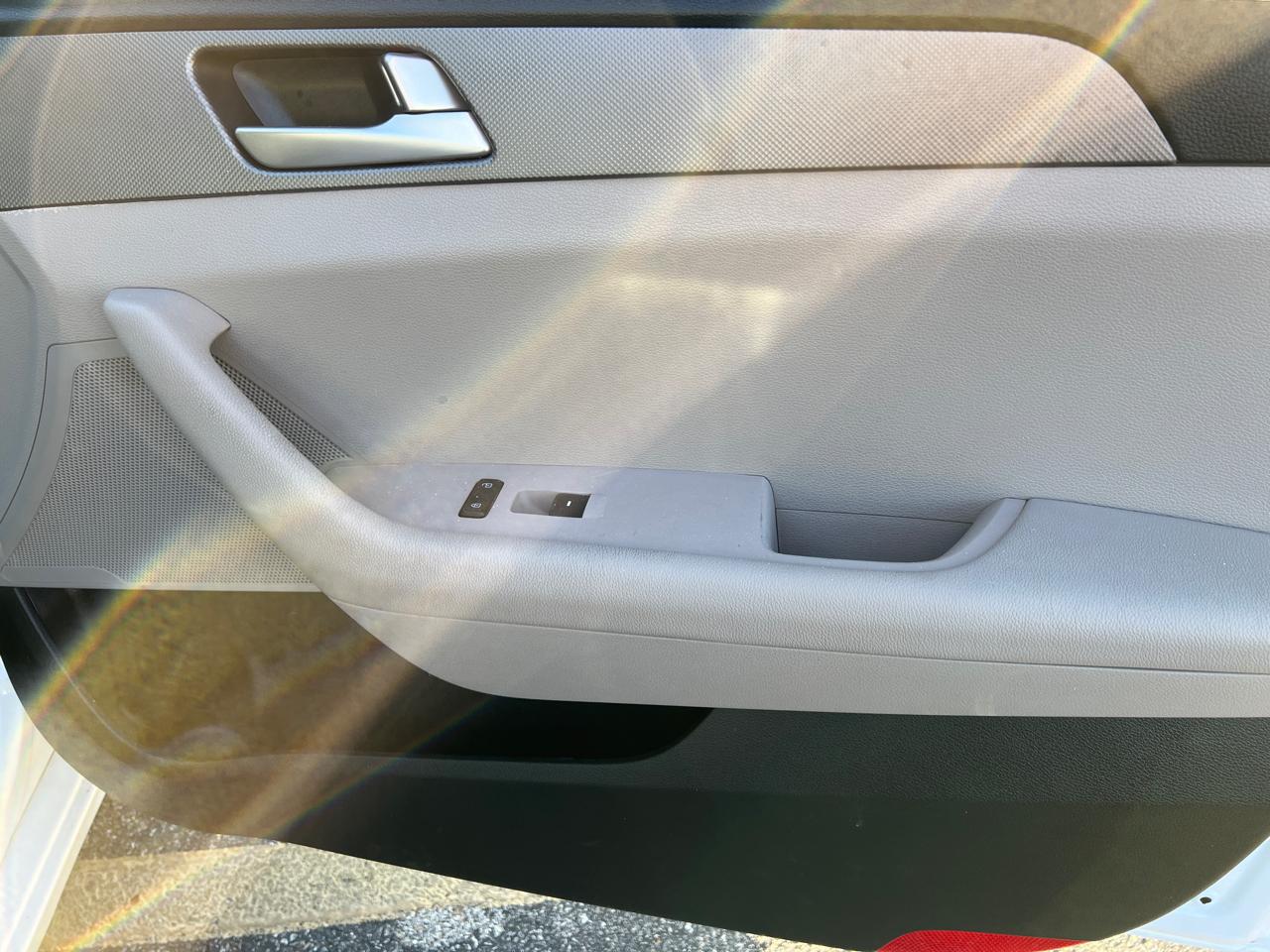 Hyundai Sonata 4dr Sdn 2.4L SE PZEV 2015