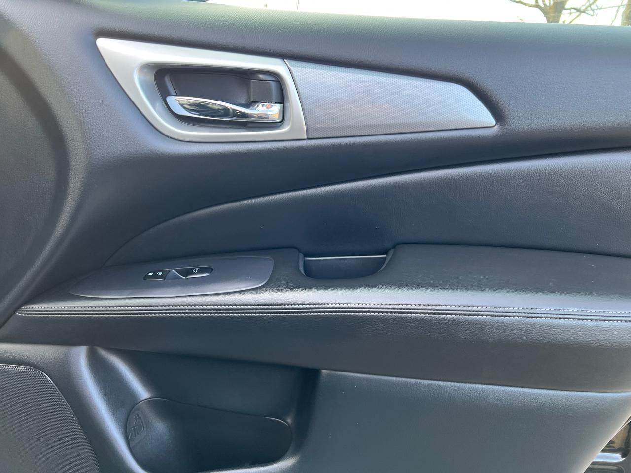 Nissan Pathfinder FWD SL 2020