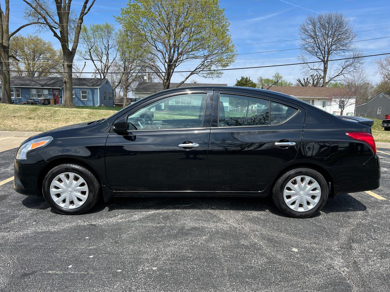 Nissan Versa 4dr Sdn CVT 1.6 SV 2016