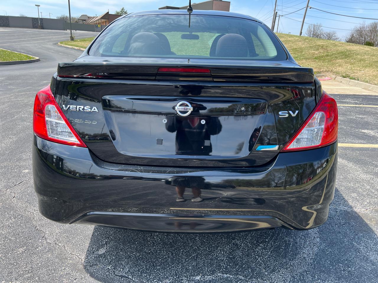 Nissan Versa 4dr Sdn CVT 1.6 SV 2016