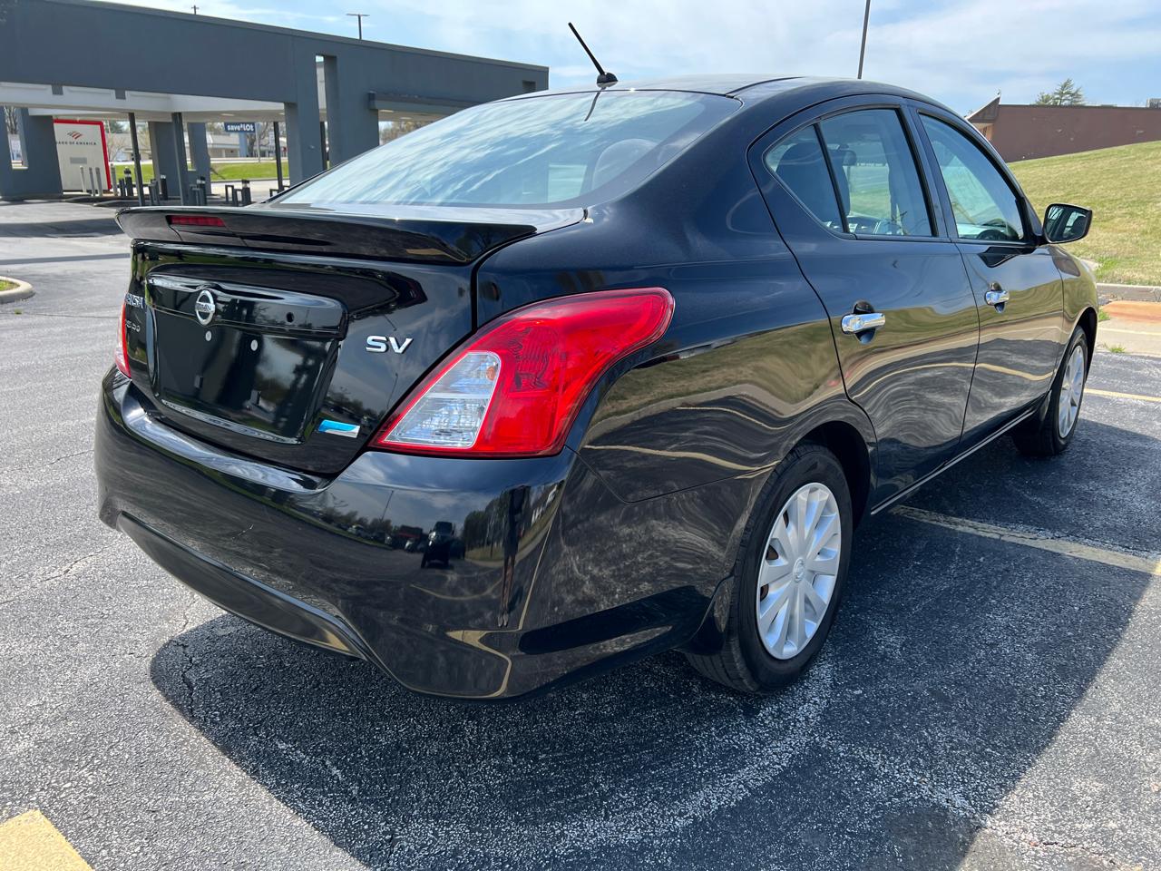 Nissan Versa 4dr Sdn CVT 1.6 SV 2016