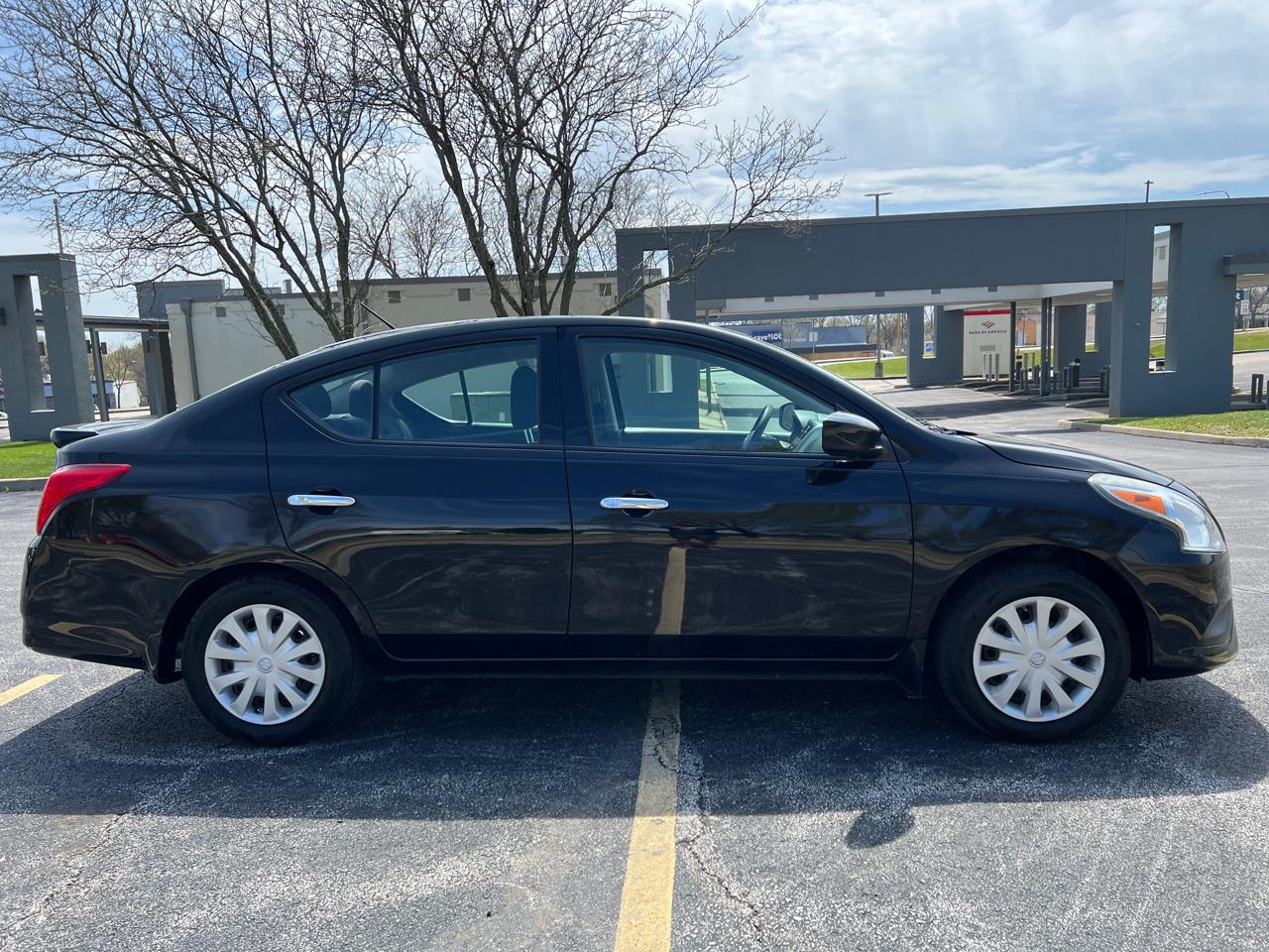 Nissan Versa 4dr Sdn CVT 1.6 SV 2016