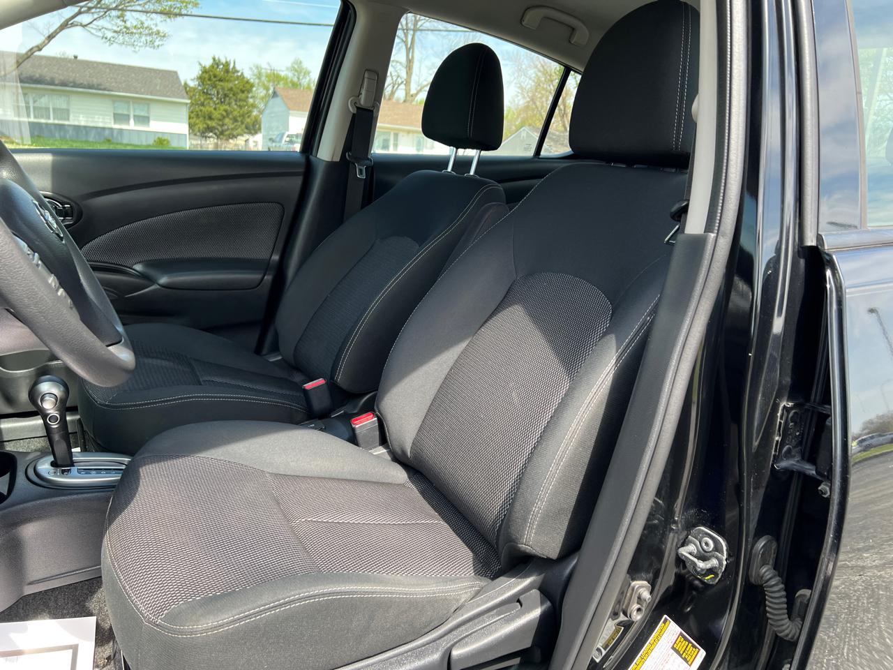 Nissan Versa 4dr Sdn CVT 1.6 SV 2016