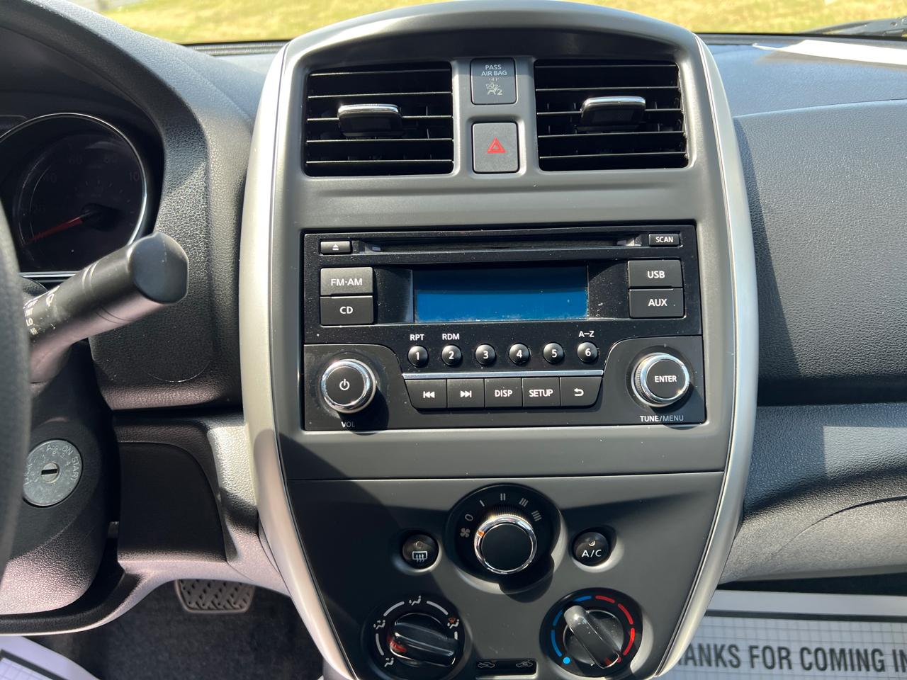 Nissan Versa 4dr Sdn CVT 1.6 SV 2016