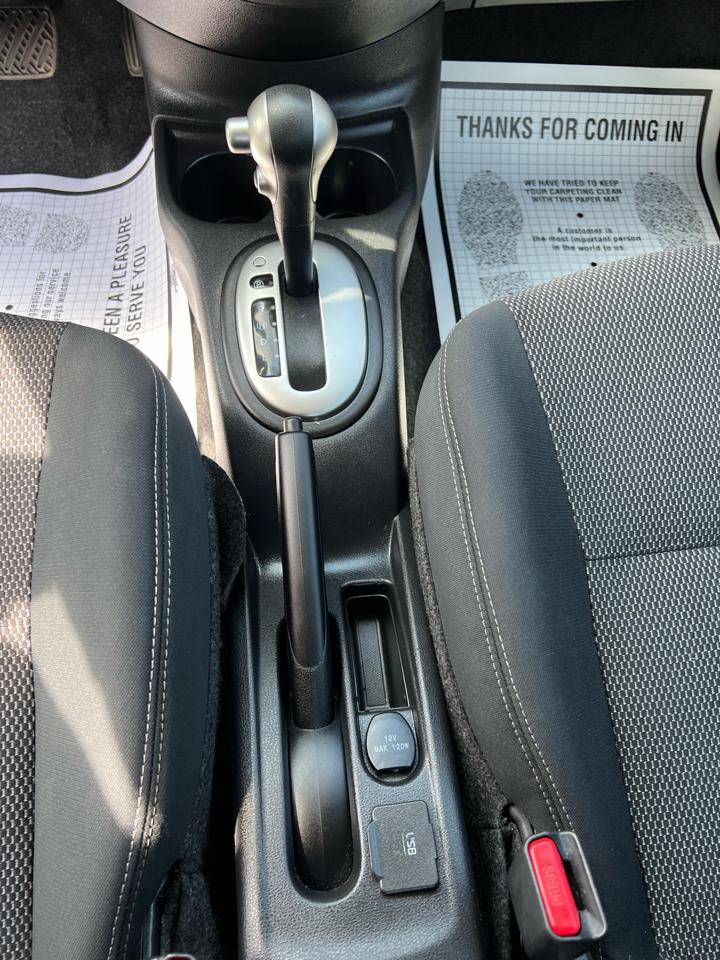 Nissan Versa 4dr Sdn CVT 1.6 SV 2016