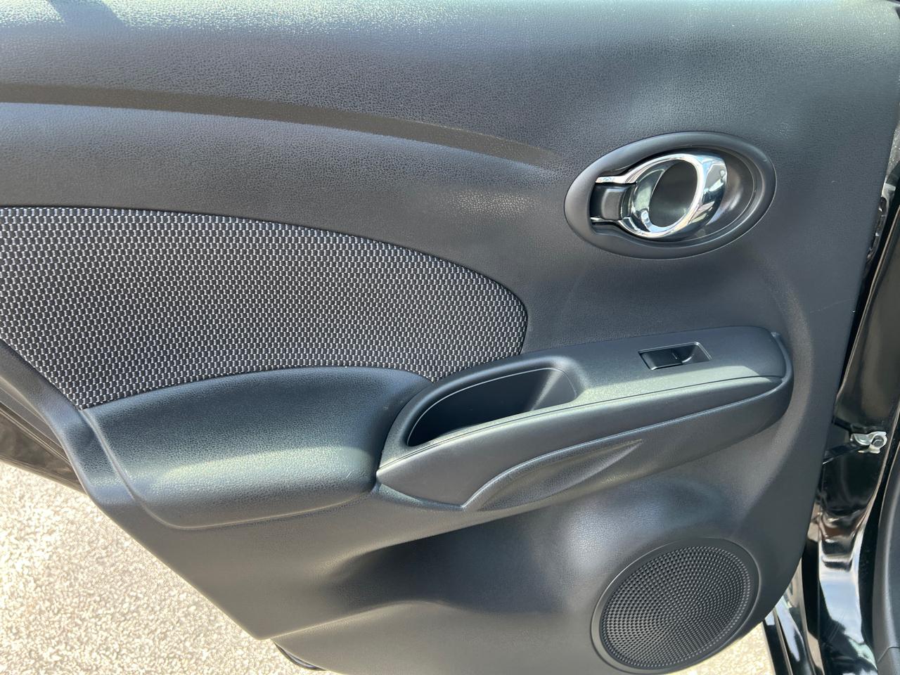 Nissan Versa 4dr Sdn CVT 1.6 SV 2016