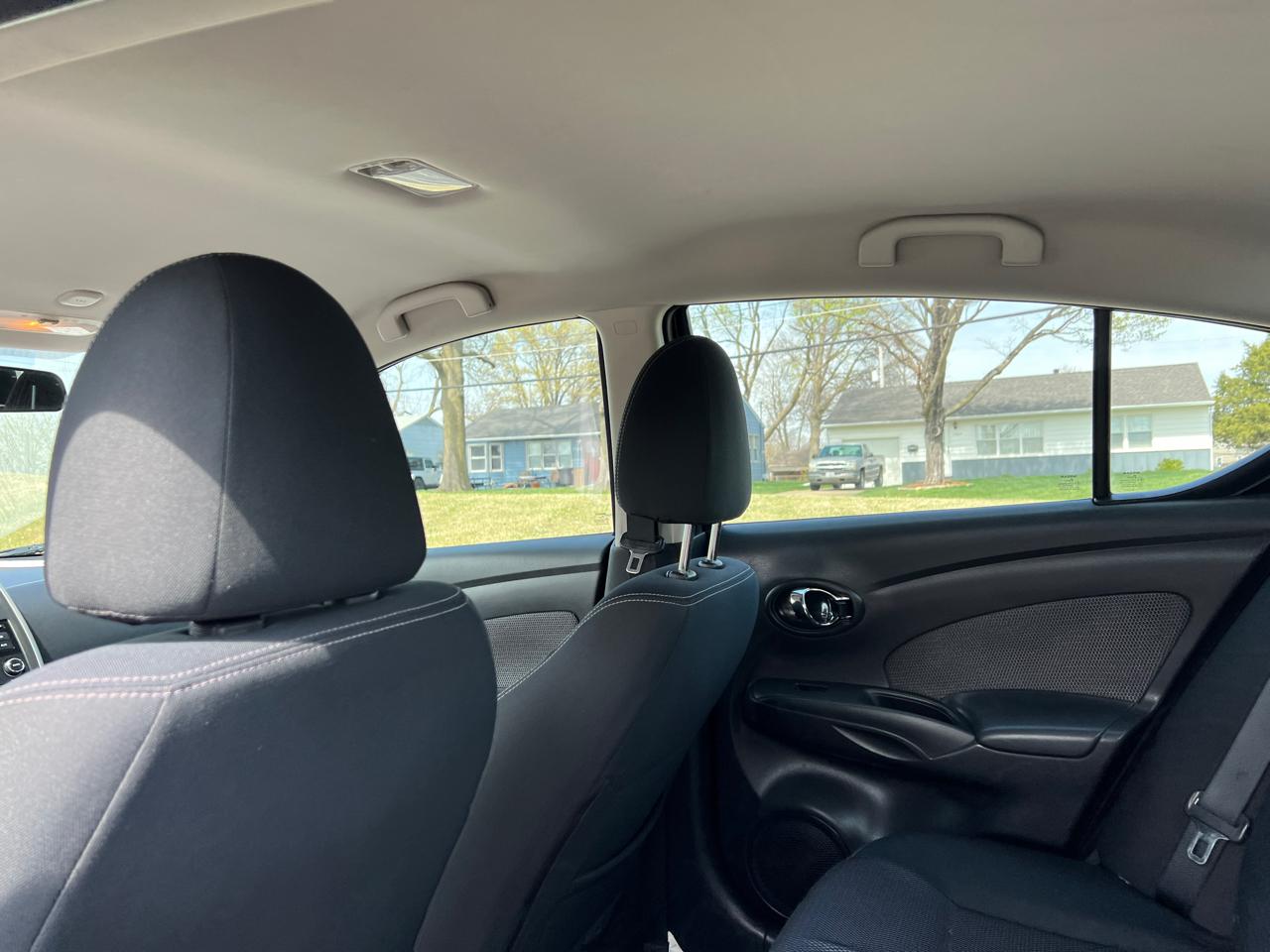 Nissan Versa 4dr Sdn CVT 1.6 SV 2016