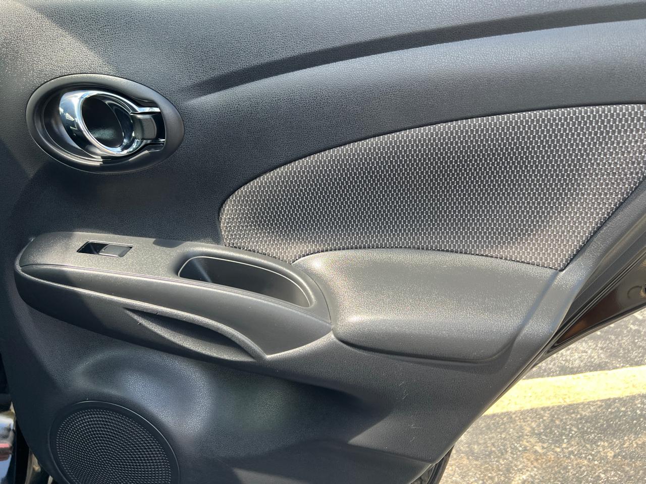 Nissan Versa 4dr Sdn CVT 1.6 SV 2016