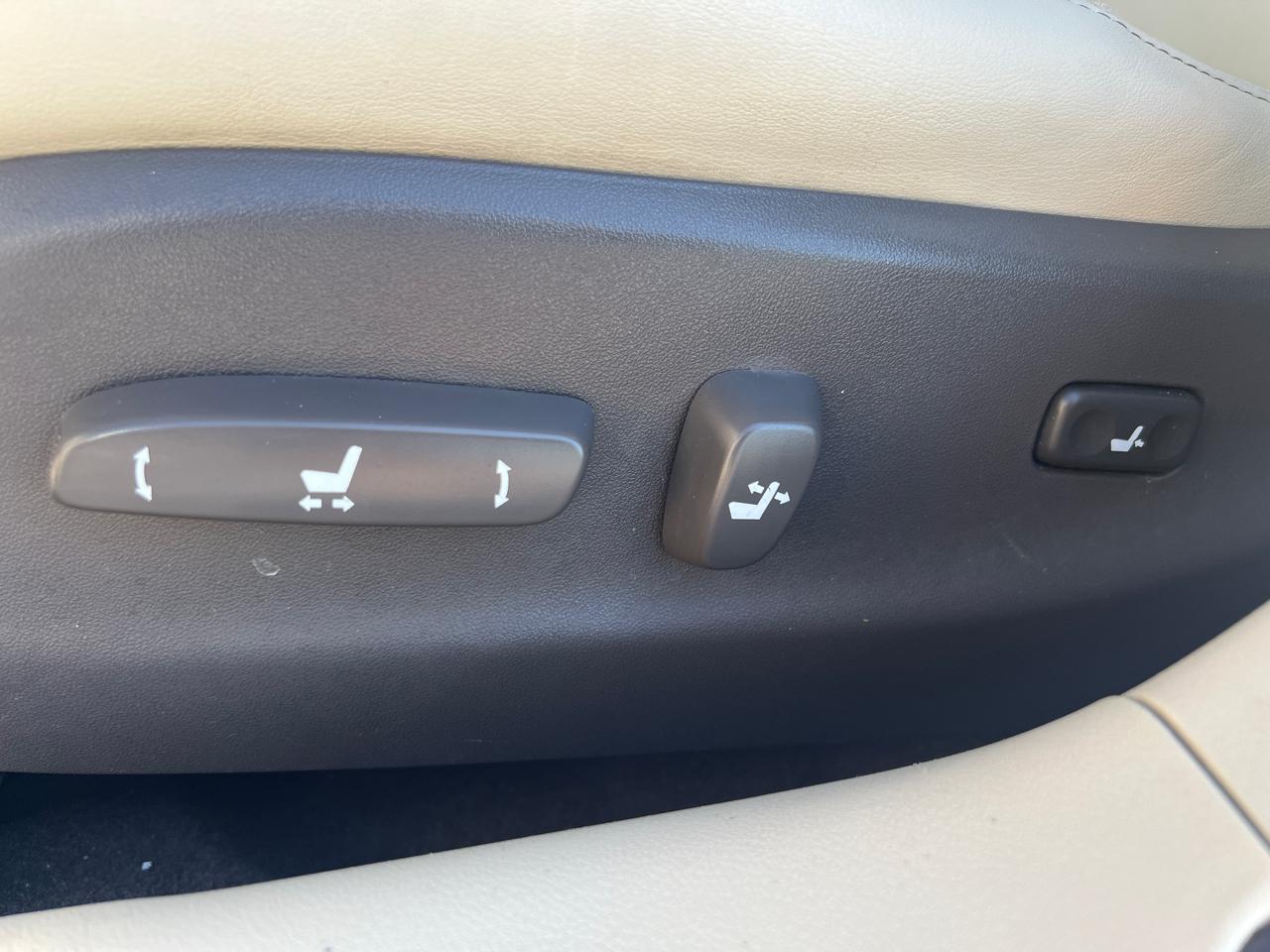 Lexus IS 250 4dr Sport Sdn Auto RWD 2012