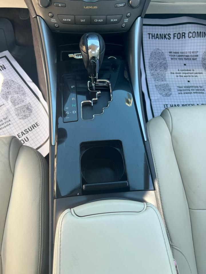 Lexus IS 250 4dr Sport Sdn Auto RWD 2012