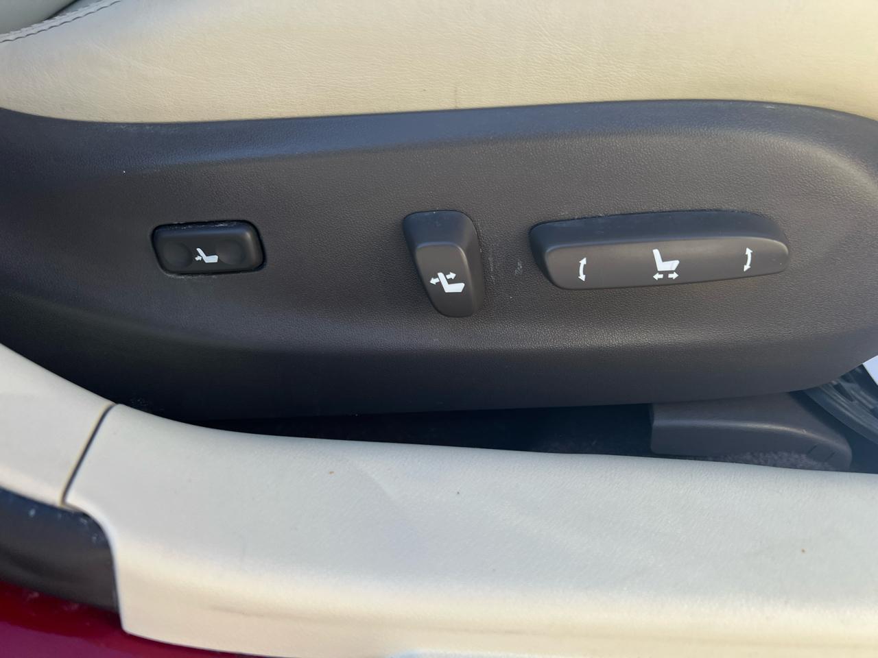 Lexus IS 250 4dr Sport Sdn Auto RWD 2012