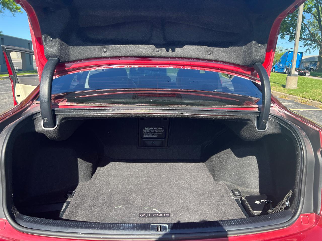 Lexus IS 250 4dr Sport Sdn Auto RWD 2012