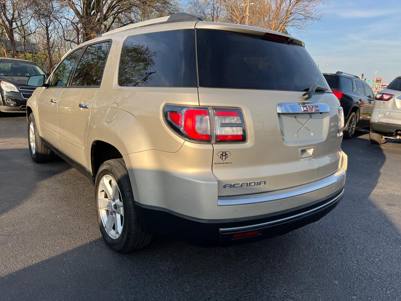 GMC Acadia FWD 4dr SLE w/SLE-1 2016