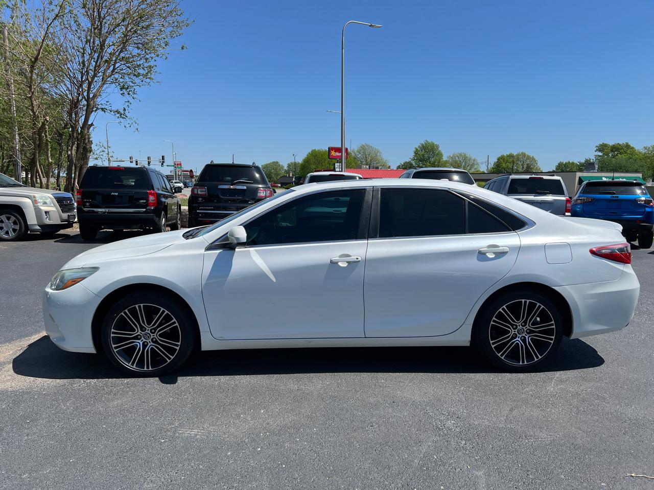 Toyota Camry 4dr Sdn I4 Auto SE w/Special Edition Pkg (Natl) 2016