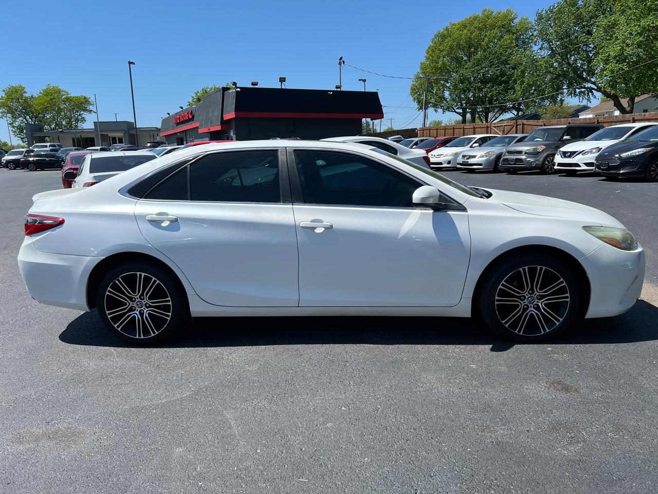 Toyota Camry 4dr Sdn I4 Auto SE w/Special Edition Pkg (Natl) 2016