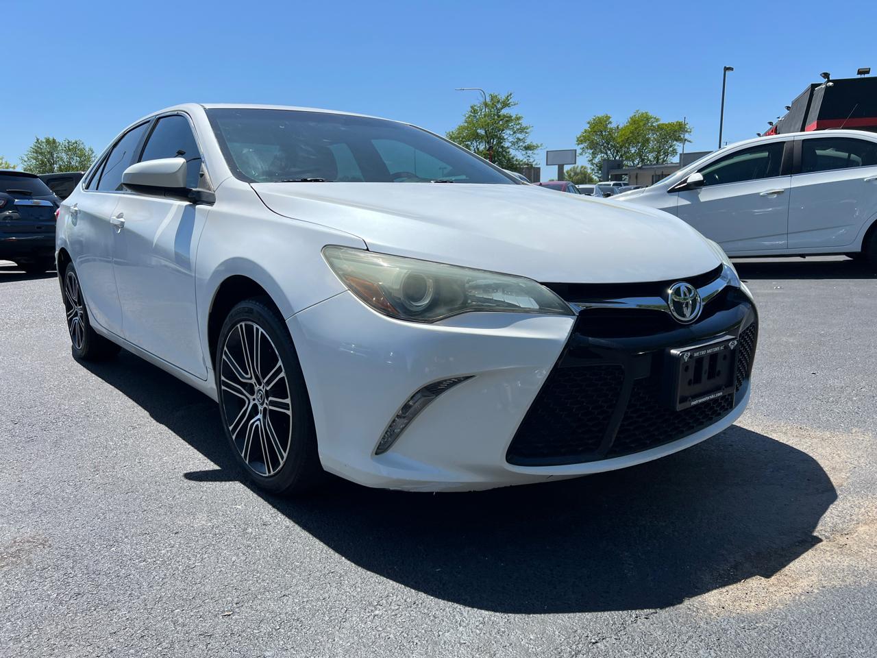 Toyota Camry 4dr Sdn I4 Auto SE w/Special Edition Pkg (Natl) 2016