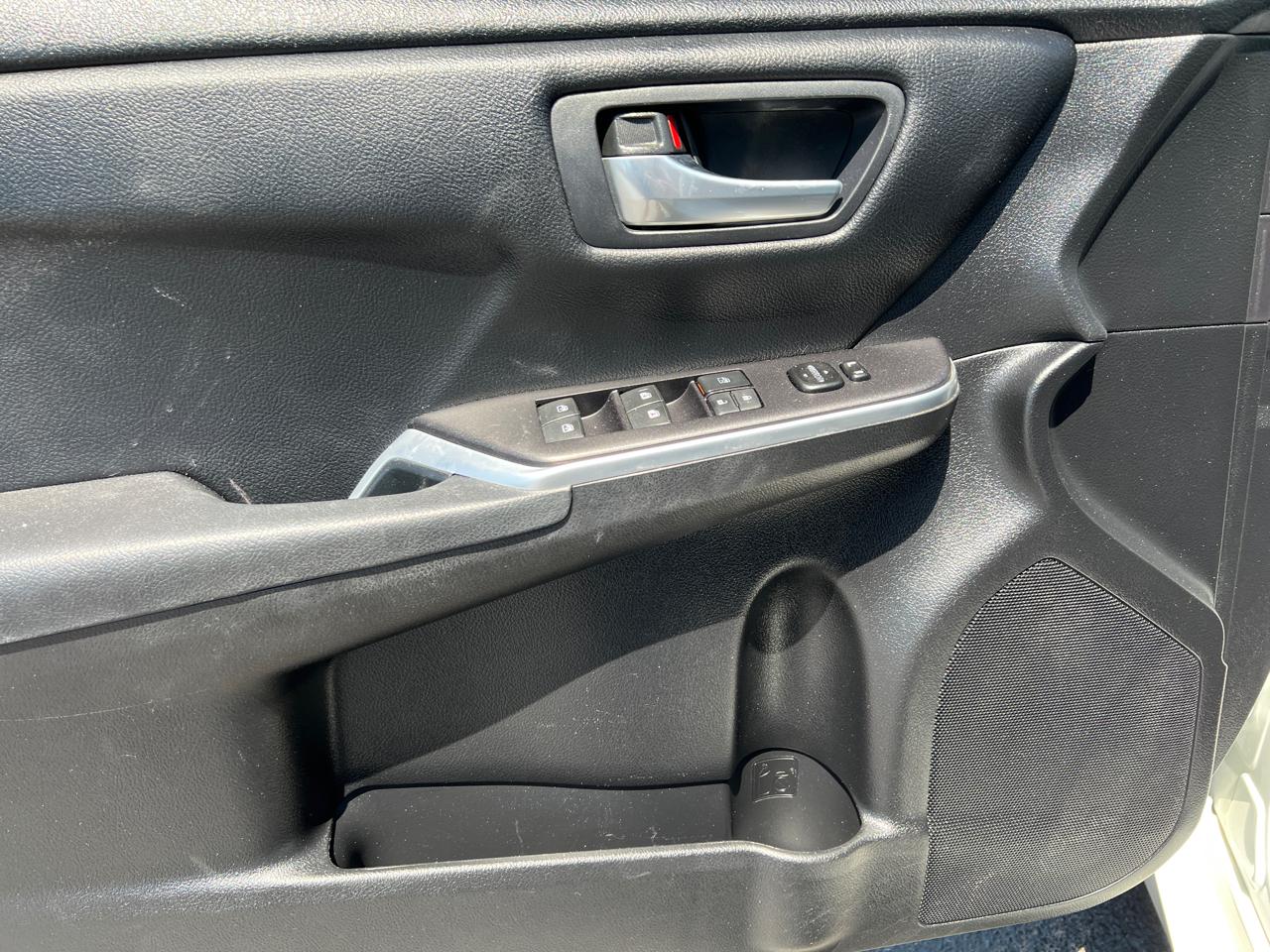 Toyota Camry 4dr Sdn I4 Auto SE w/Special Edition Pkg (Natl) 2016