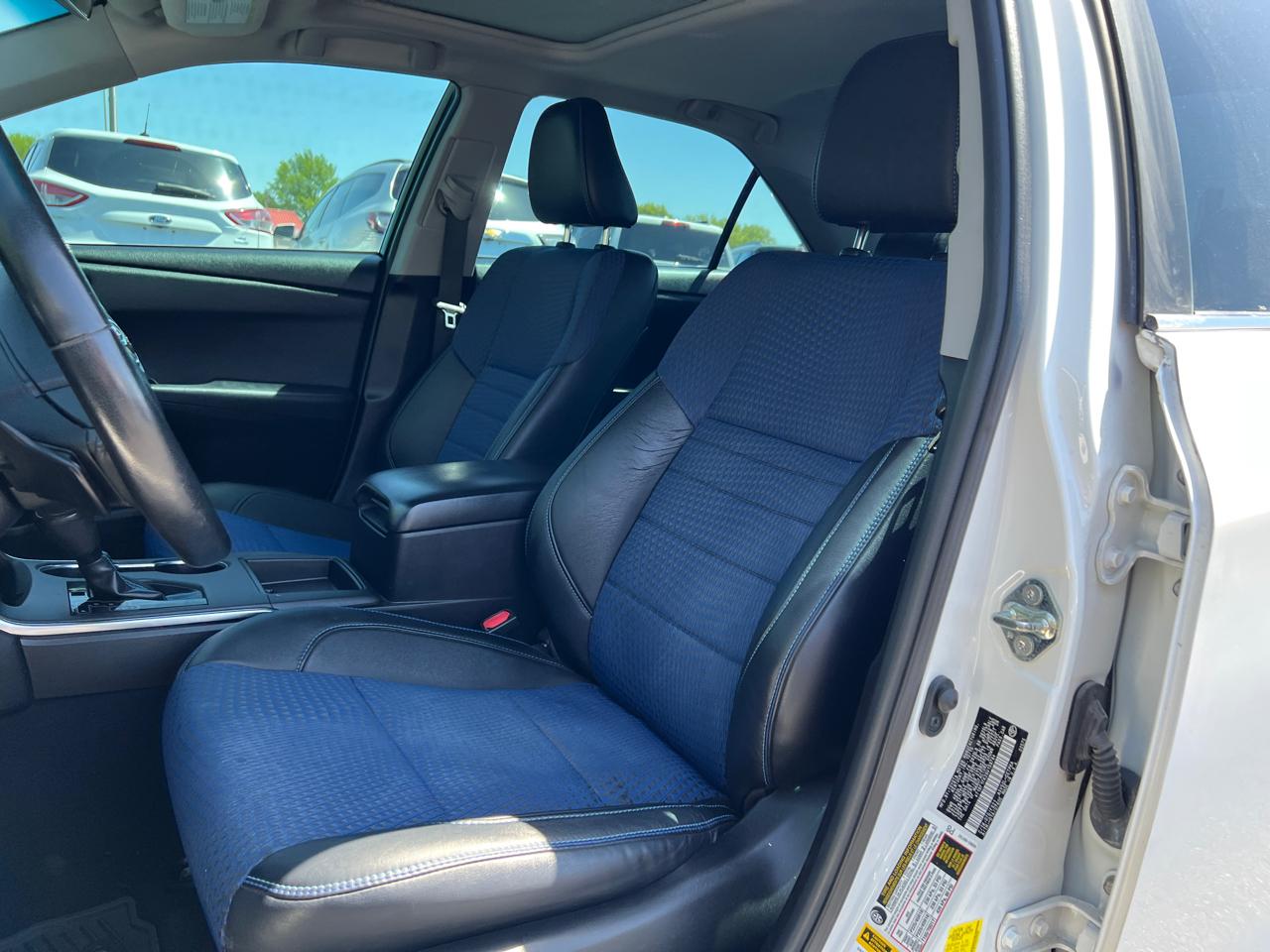 Toyota Camry 4dr Sdn I4 Auto SE w/Special Edition Pkg (Natl) 2016