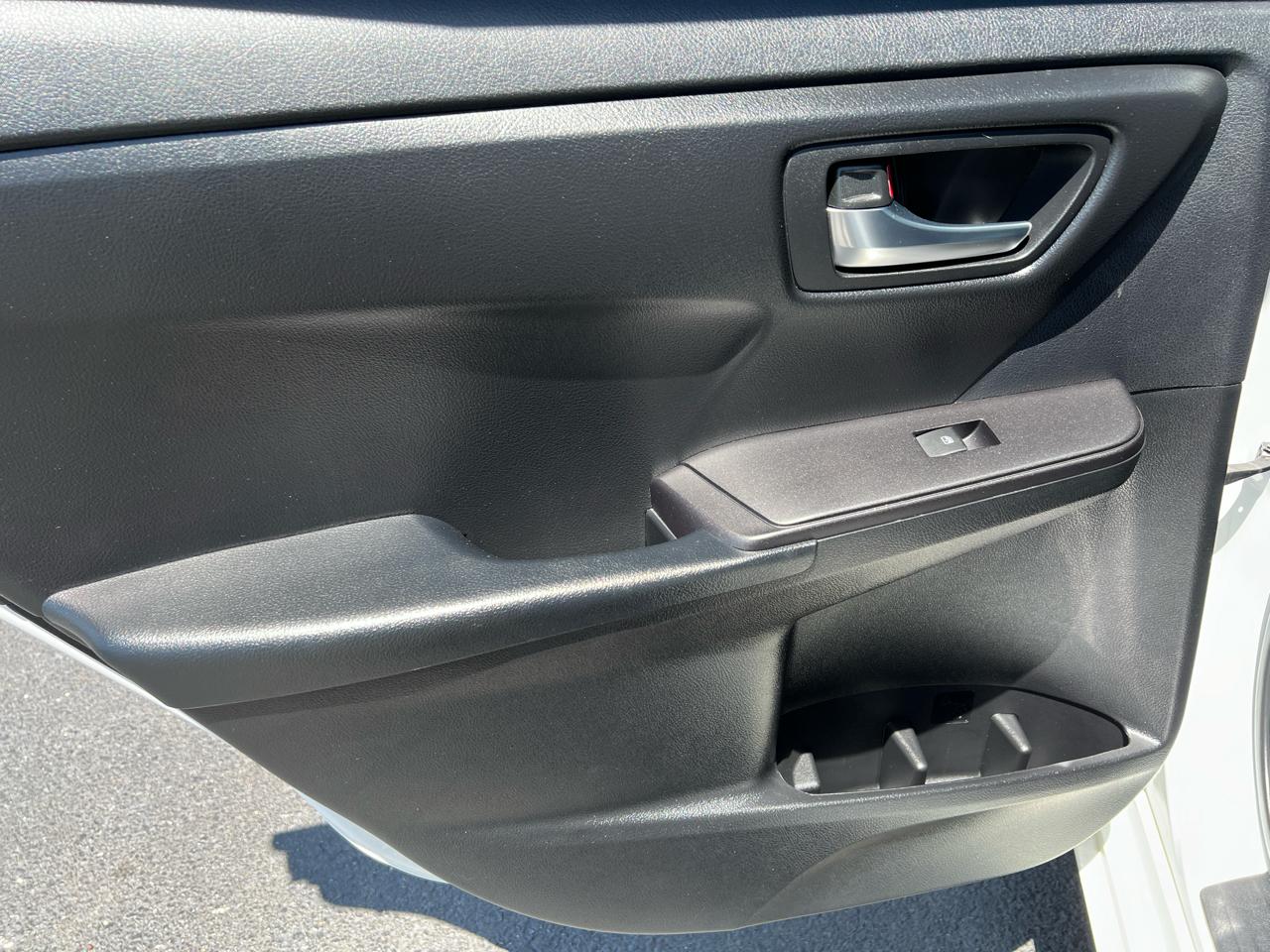 Toyota Camry 4dr Sdn I4 Auto SE w/Special Edition Pkg (Natl) 2016