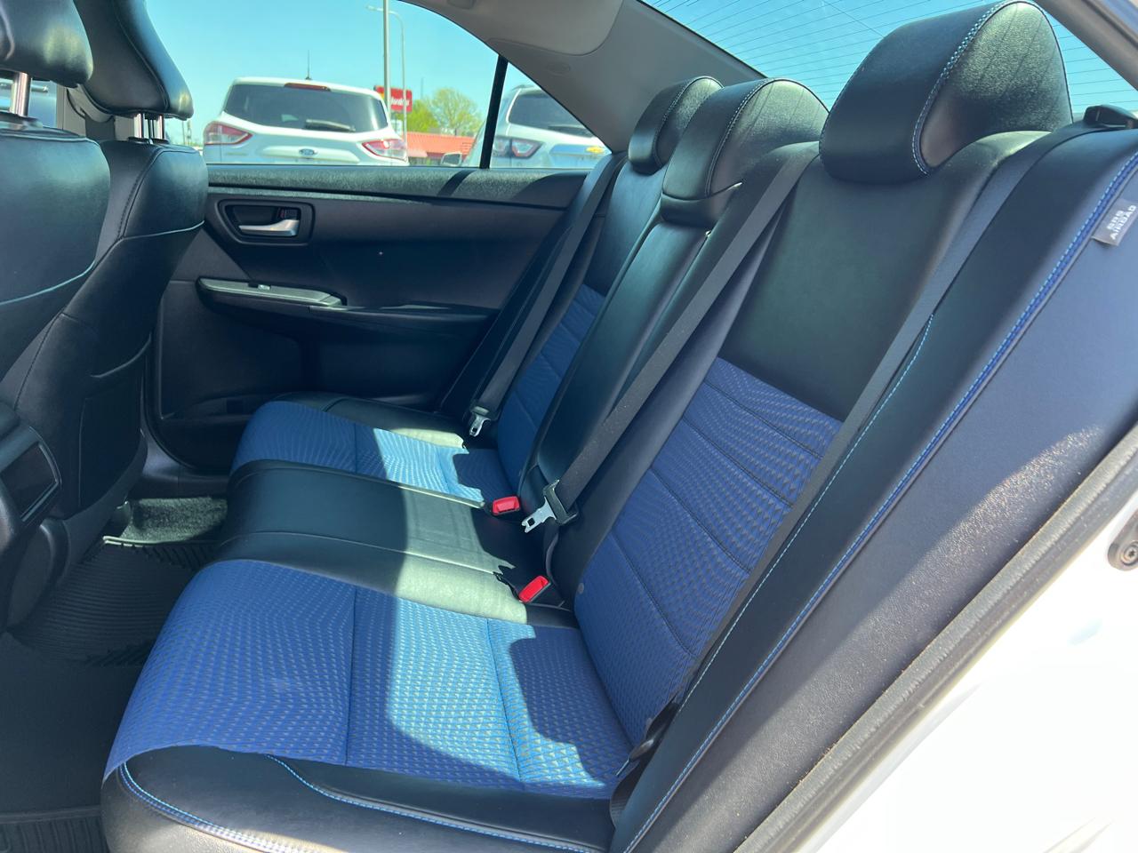 Toyota Camry 4dr Sdn I4 Auto SE w/Special Edition Pkg (Natl) 2016