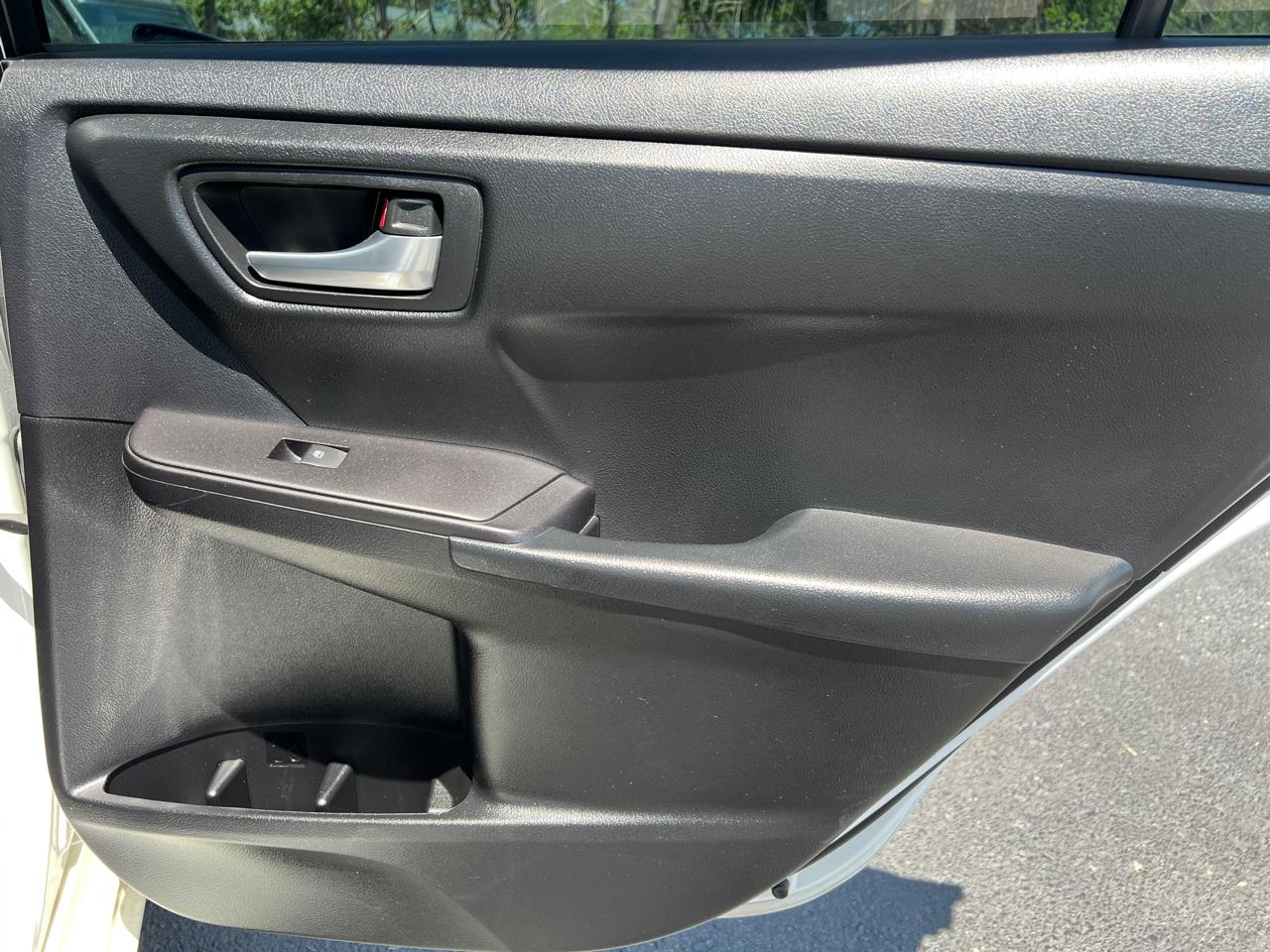 Toyota Camry 4dr Sdn I4 Auto SE w/Special Edition Pkg (Natl) 2016