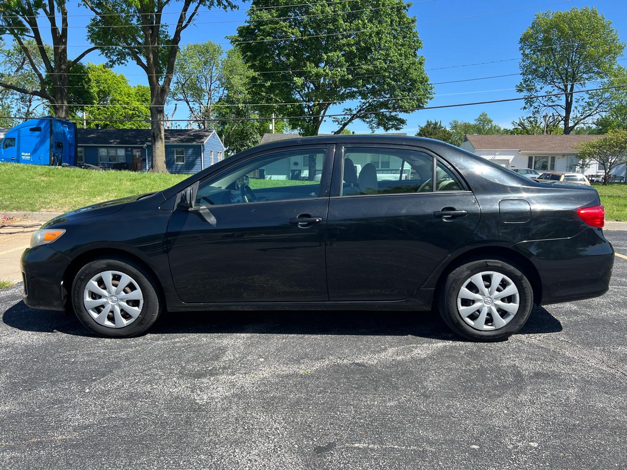 Toyota Corolla 4dr Sdn Auto LE (Natl) 2011
