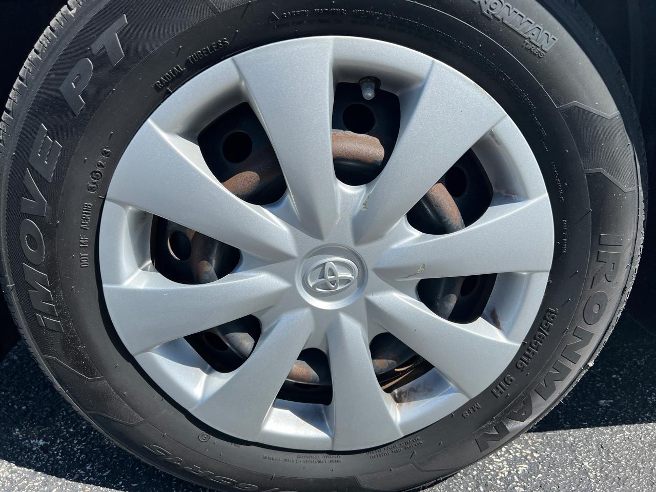 Toyota Corolla 4dr Sdn Auto LE (Natl) 2011
