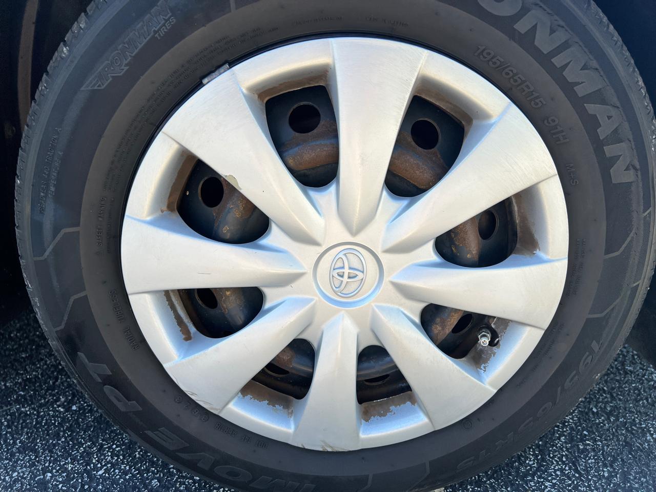Toyota Corolla 4dr Sdn Auto LE (Natl) 2011