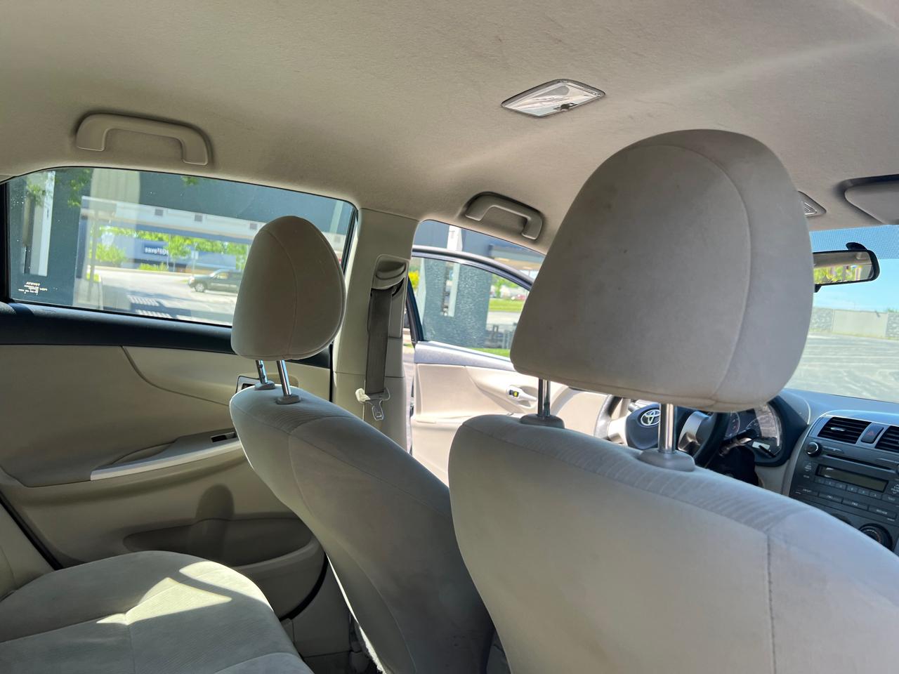 Toyota Corolla 4dr Sdn Auto LE (Natl) 2011