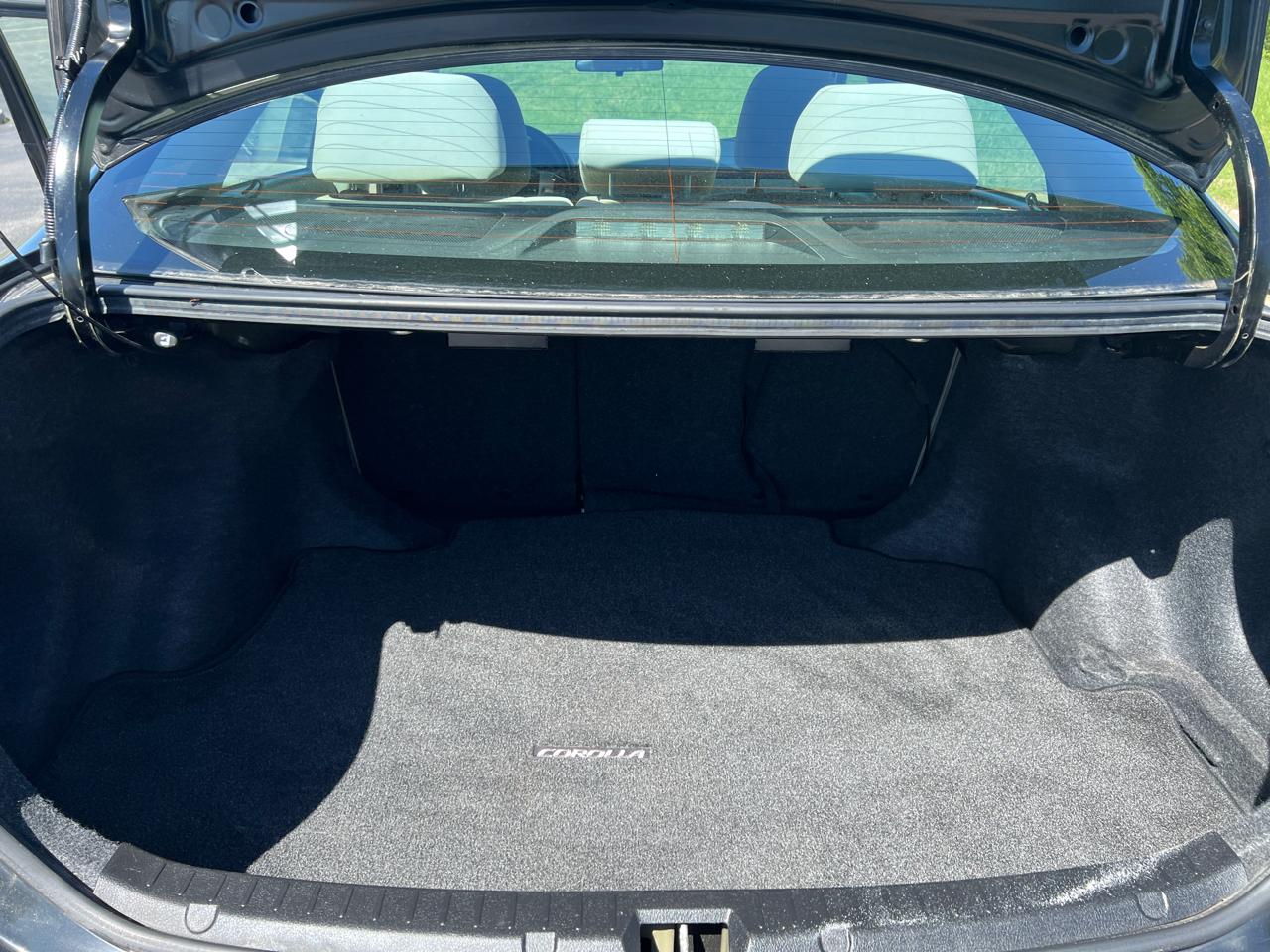 Toyota Corolla 4dr Sdn Auto LE (Natl) 2011