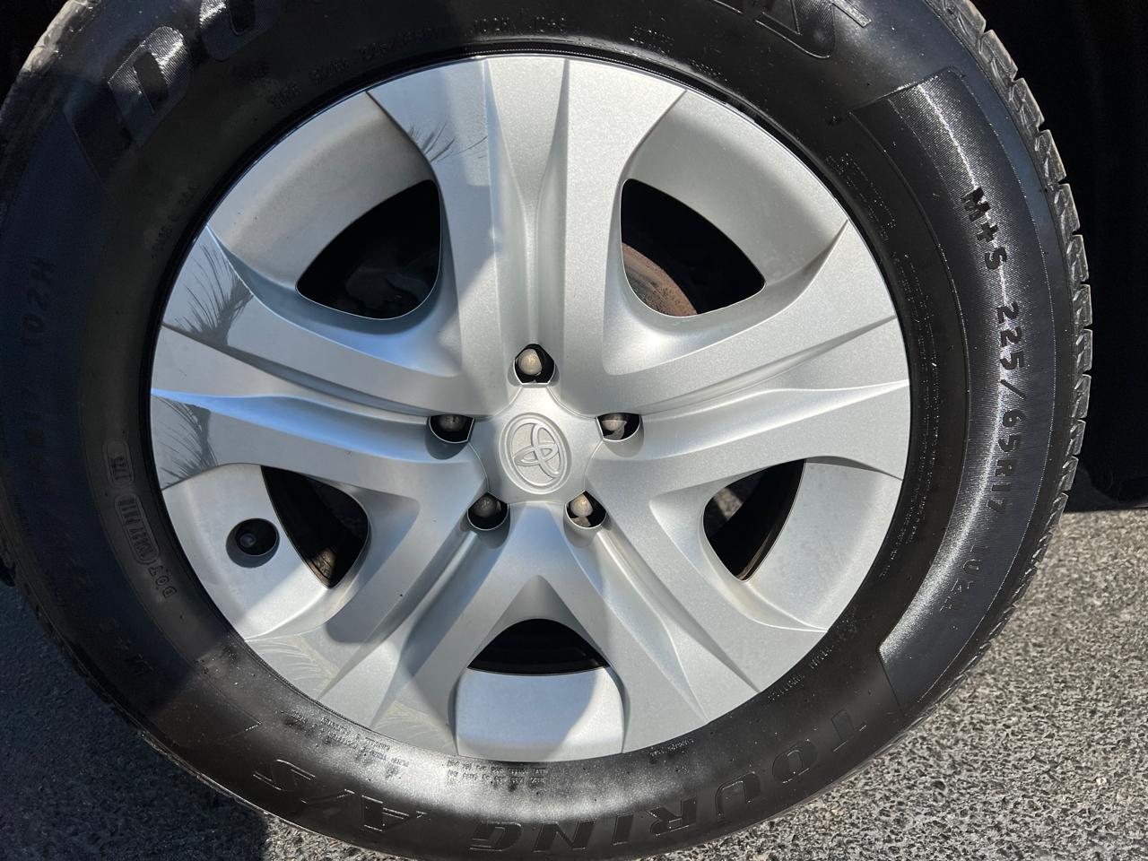 Toyota RAV4 AWD 4dr LE (Natl) 2015