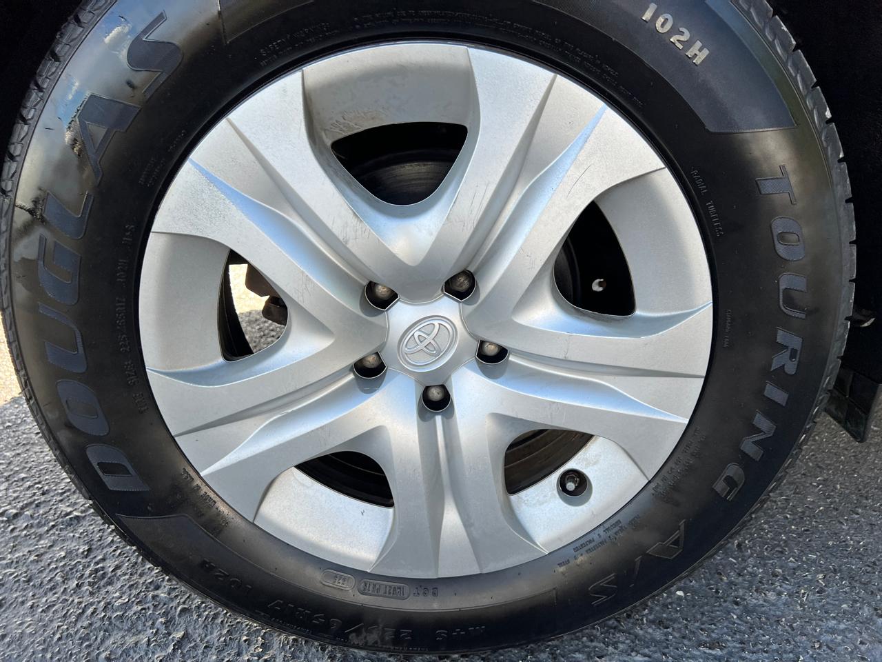 Toyota RAV4 AWD 4dr LE (Natl) 2015
