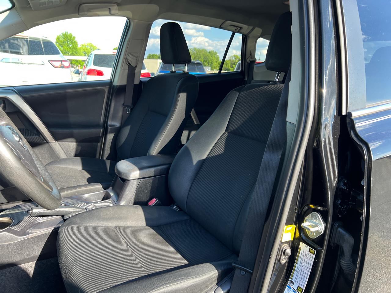Toyota RAV4 AWD 4dr LE (Natl) 2015