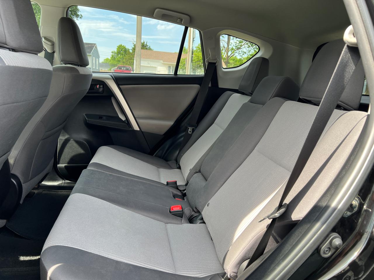 Toyota RAV4 AWD 4dr LE (Natl) 2015