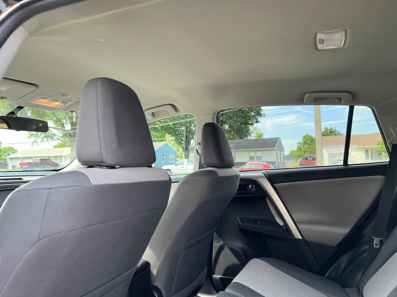 Toyota RAV4 AWD 4dr LE (Natl) 2015