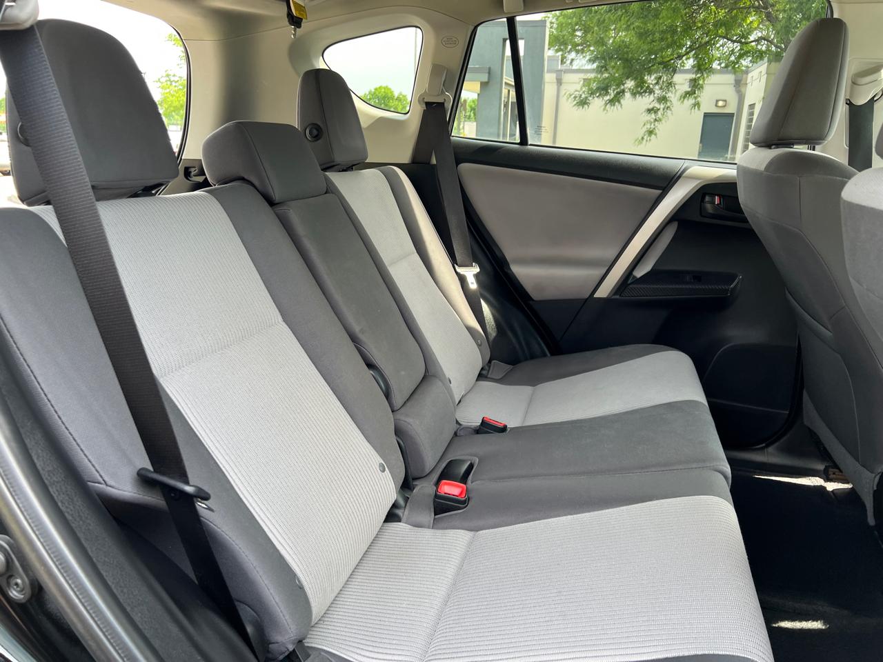 Toyota RAV4 AWD 4dr LE (Natl) 2015