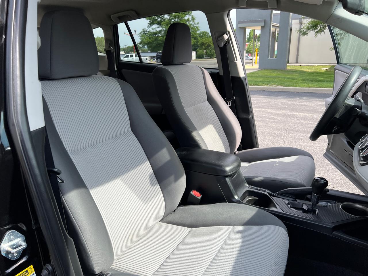 Toyota RAV4 AWD 4dr LE (Natl) 2015