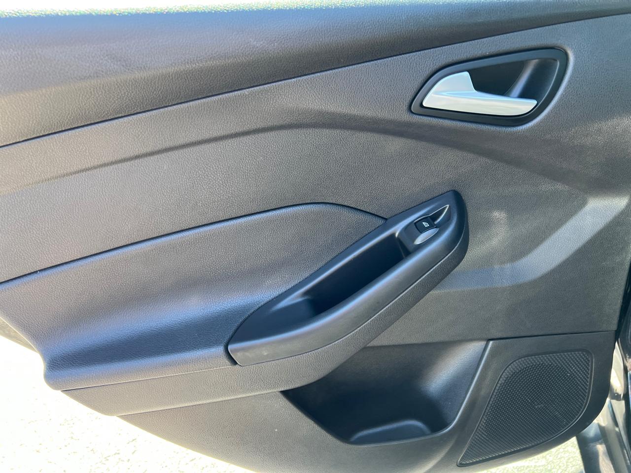 Ford Focus 4dr Sdn SE 2015