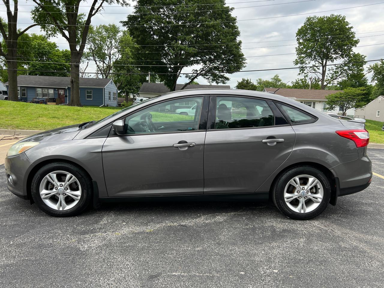 Ford Focus 4dr Sdn SE 2012