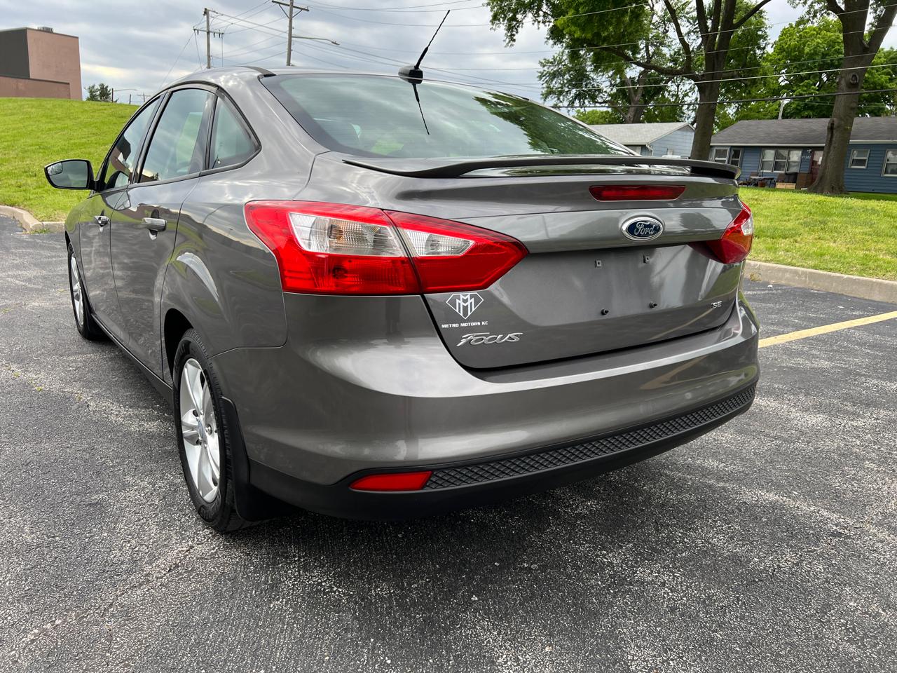 Ford Focus 4dr Sdn SE 2012
