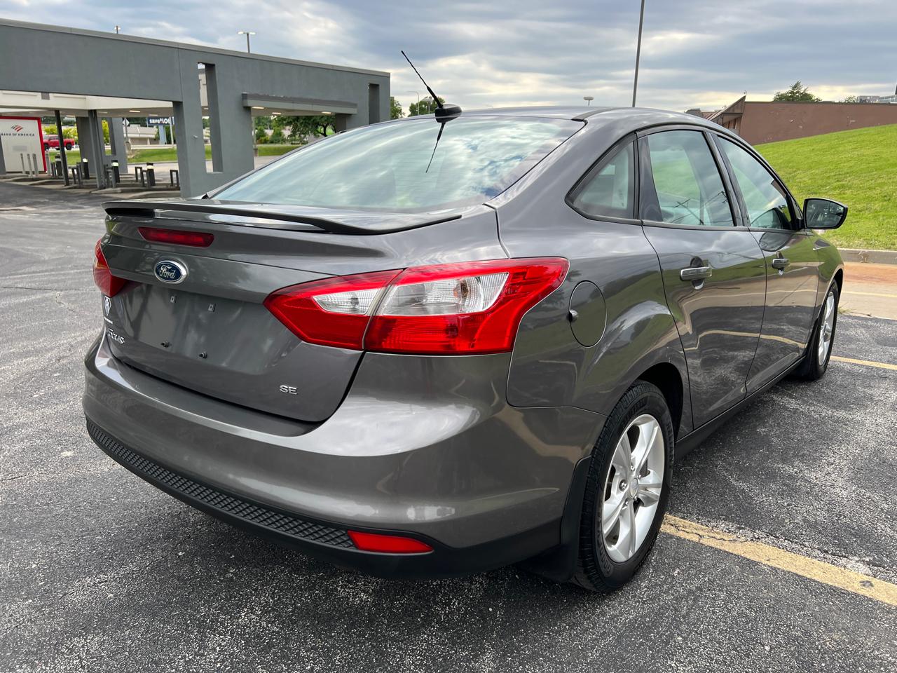 Ford Focus 4dr Sdn SE 2012