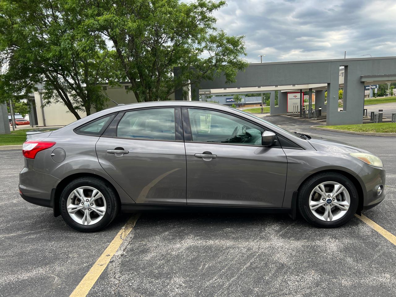 Ford Focus 4dr Sdn SE 2012