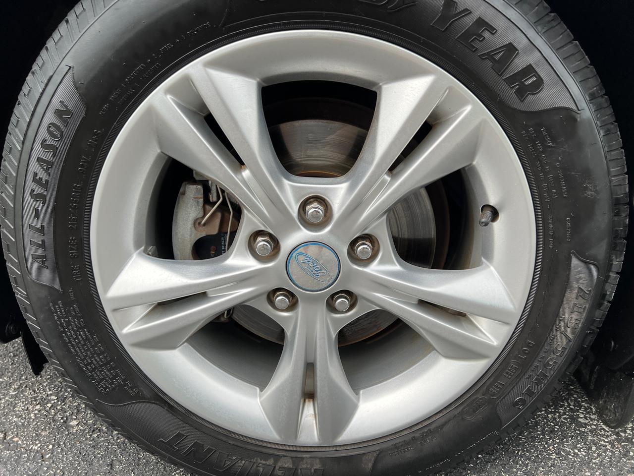 Ford Focus 4dr Sdn SE 2012