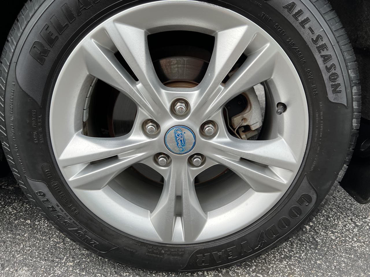 Ford Focus 4dr Sdn SE 2012
