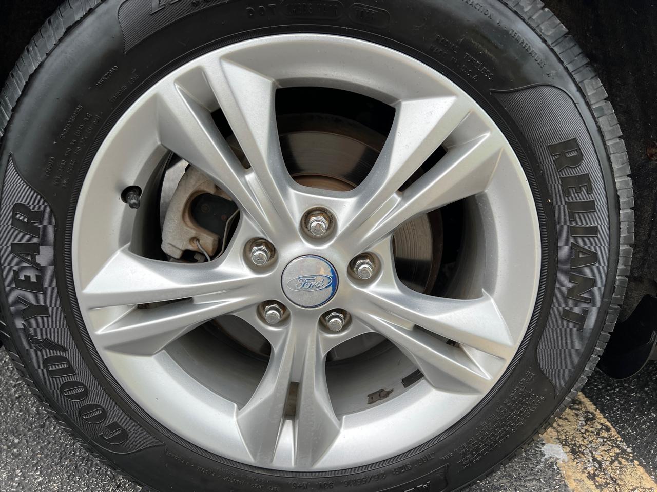 Ford Focus 4dr Sdn SE 2012