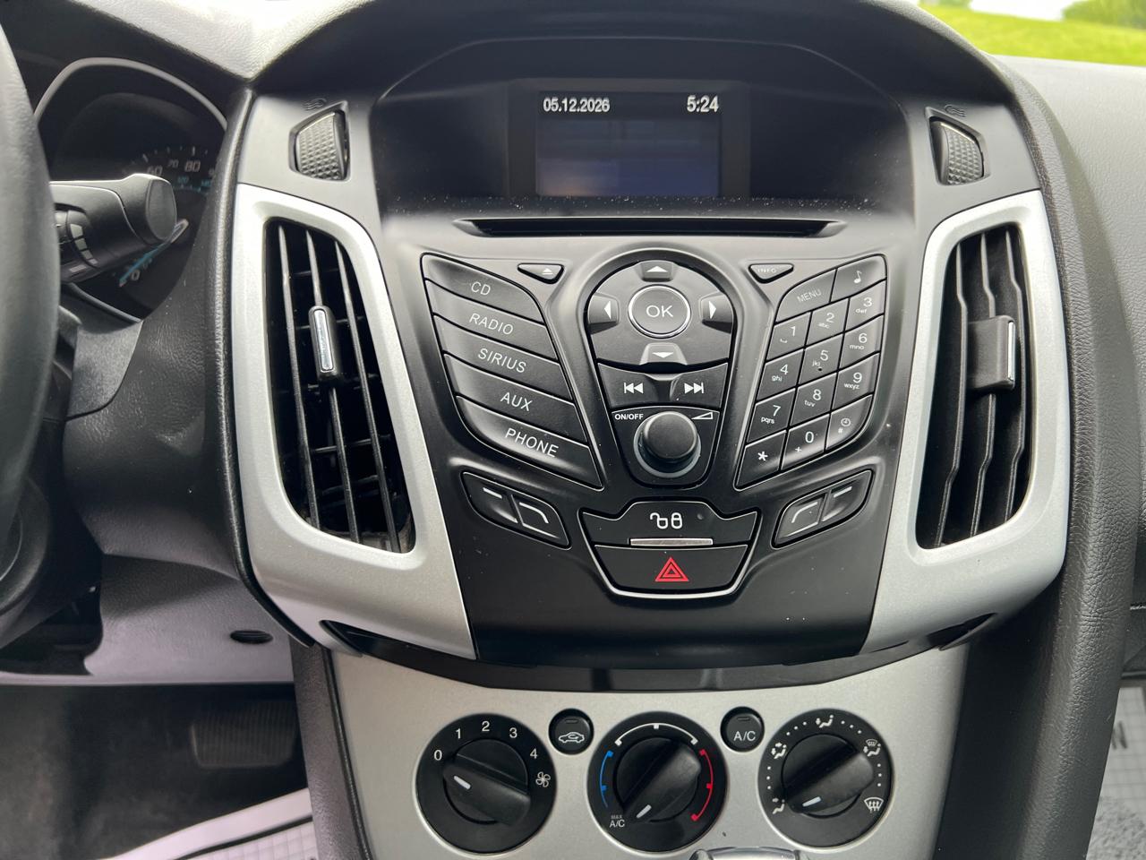 Ford Focus 4dr Sdn SE 2012