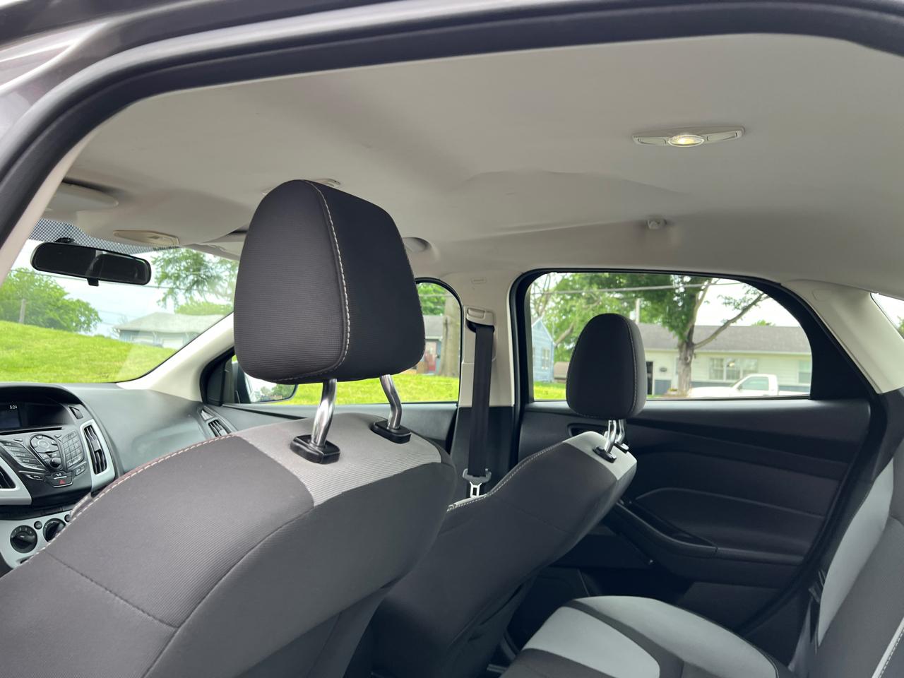 Ford Focus 4dr Sdn SE 2012